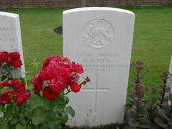Memorial to Harry Roper