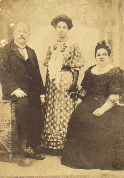 Charles and Ann Pascal with eldest
daughter (Anne Matilda Crump)