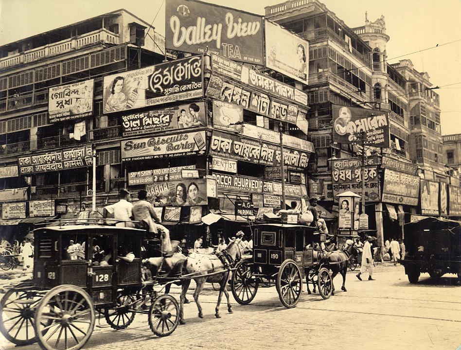 Calcutta - Corner_of_Harrison_Street_(Burra_Bazar)_and_Strand_Road,_Calcutta_in_1945
