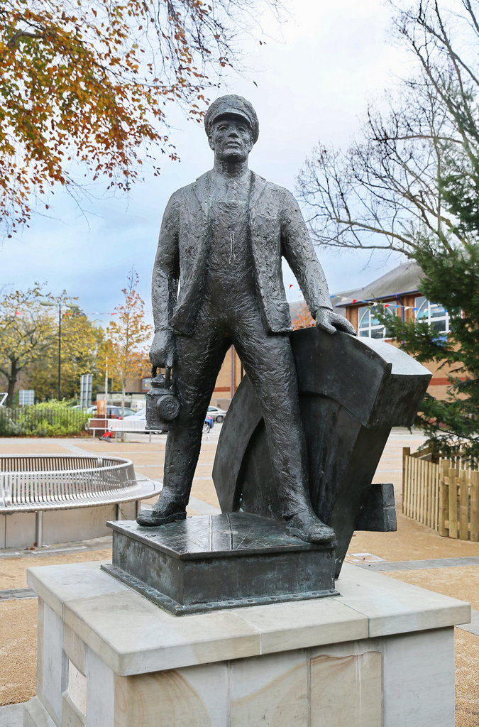 'The Railwayman', Eastleigh (Jill Tweed)