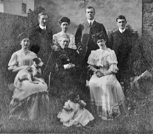 Elsie and he Le Brun Family, 1908