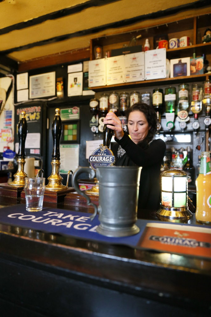 The Cricketers, Kingston (interior)