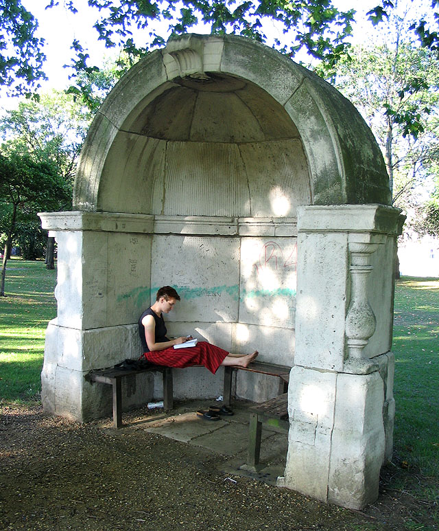 London Bridge Alcove, Victoria Park