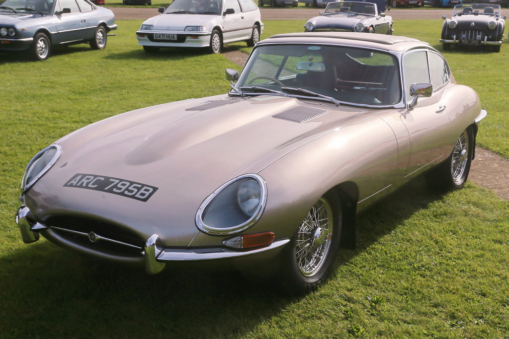Jaguar E-Type (1961-1975)