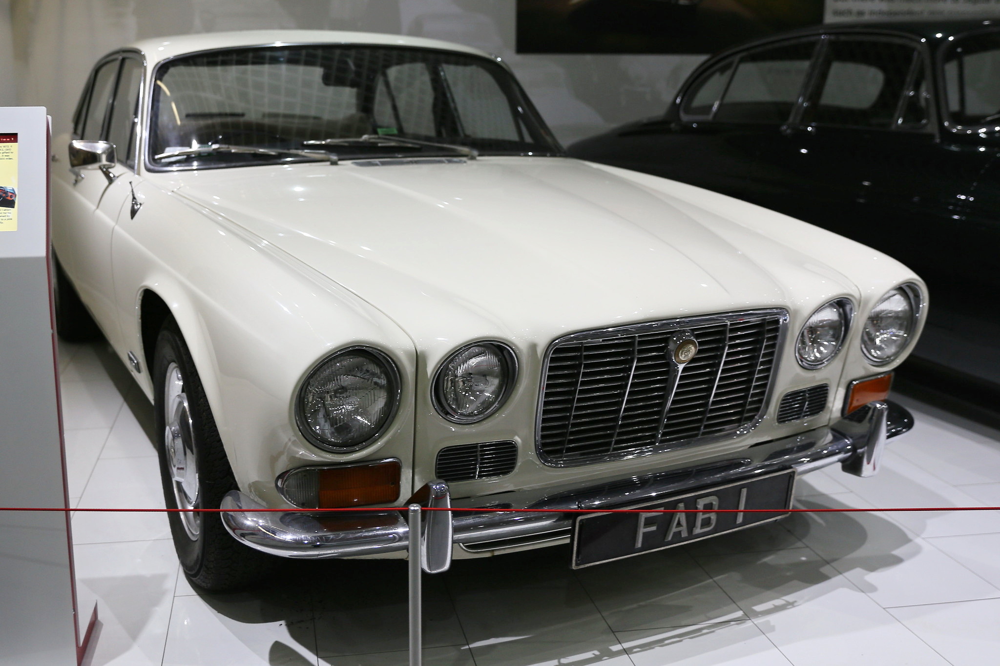 Jaguar XJ6 (1968-1971)